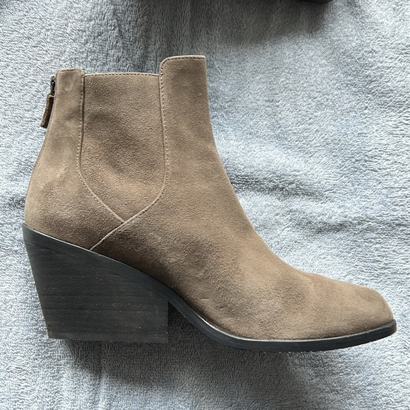 Eileen Fisher Peer Suede Ankle Bootie in Shadow Size 9 - Picture 4 of 17